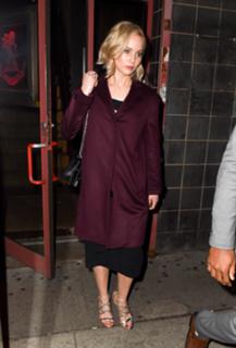 Jennifer Lawrence feet photo thumbnail