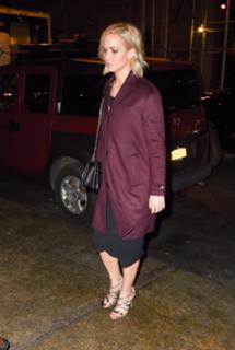 Jennifer Lawrence feet photo thumbnail