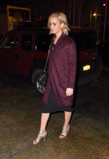 Jennifer Lawrence feet photo thumbnail