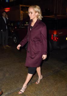 Jennifer Lawrence feet photo thumbnail