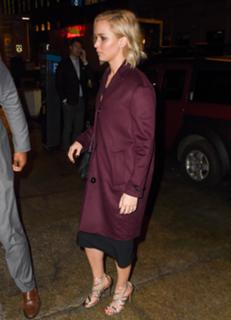Jennifer Lawrence feet photo thumbnail