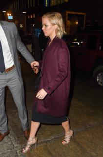 Jennifer Lawrence feet photo thumbnail