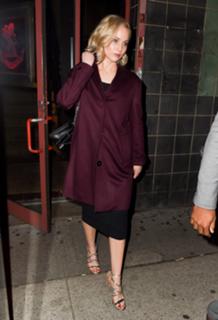 Jennifer Lawrence feet photo thumbnail