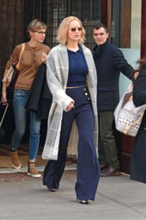 Jennifer Lawrence feet photo thumbnail