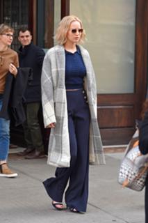 Jennifer Lawrence feet photo thumbnail