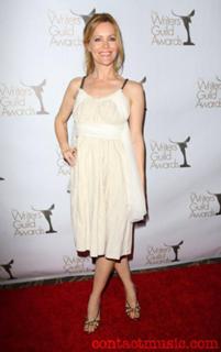 Leslie Mann feet photo thumbnail