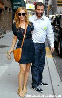 Leslie Mann feet photo thumbnail