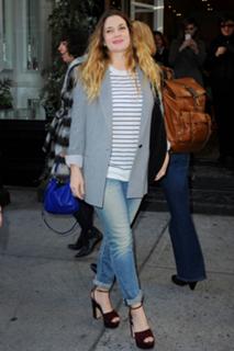 Drew Barrymore feet photo thumbnail
