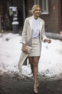 Gigi Hadid feet photo thumbnail