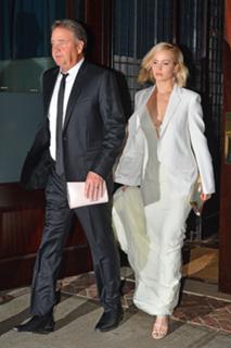 Jennifer Lawrence feet photo thumbnail