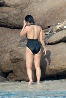 Demi Lovato feet photo thumbnail