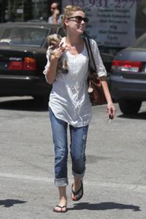 Amber Heard feet photo thumbnail