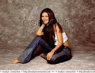 Roselyn Sanchez feet photo thumbnail