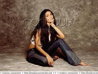 Roselyn Sanchez feet photo thumbnail