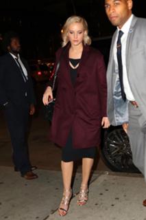 Jennifer Lawrence feet photo thumbnail