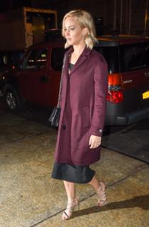 Jennifer Lawrence feet photo thumbnail