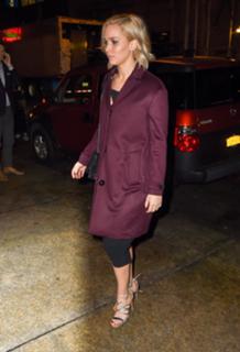 Jennifer Lawrence feet photo thumbnail