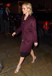 Jennifer Lawrence feet photo thumbnail