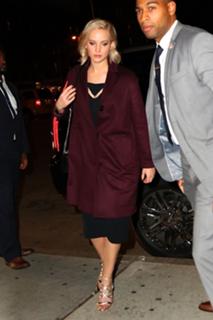 Jennifer Lawrence feet photo thumbnail