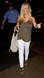 Kendra Wilkinson feet photo thumbnail