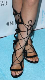 Kylie Jenner feet photo thumbnail