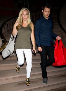 Kendra Wilkinson feet photo thumbnail