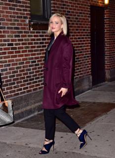 Jennifer Lawrence feet photo thumbnail