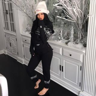 Kylie Jenner feet photo thumbnail