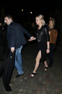 Jennifer Lawrence feet photo thumbnail