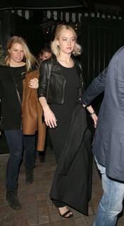Jennifer Lawrence feet photo thumbnail