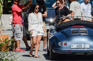 Demi Lovato feet photo thumbnail