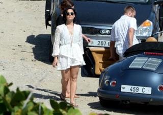 Demi Lovato feet photo thumbnail