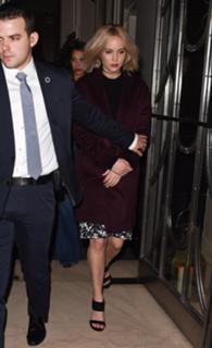 Jennifer Lawrence feet photo thumbnail