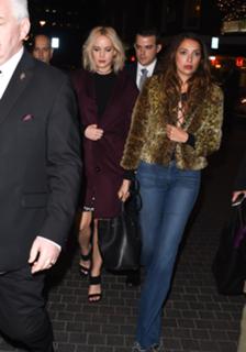 Jennifer Lawrence feet photo thumbnail
