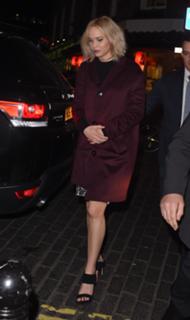 Jennifer Lawrence feet photo thumbnail