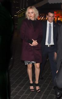 Jennifer Lawrence feet photo thumbnail