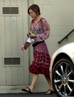 Hilary Swank feet photo thumbnail