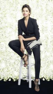 Deepika Padukone feet photo thumbnail