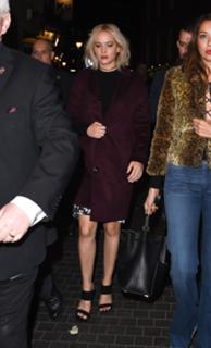 Jennifer Lawrence feet photo thumbnail