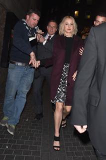 Jennifer Lawrence feet photo thumbnail