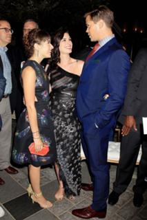 Anne Hathaway feet photo thumbnail