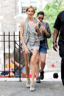 Katie Cassidy feet photo thumbnail