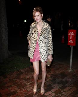 Brie Larson feet photo thumbnail