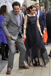 Kristen Stewart feet photo thumbnail