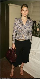 Jessica Biel feet photo thumbnail
