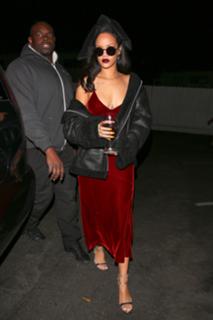 Rihanna feet photo thumbnail