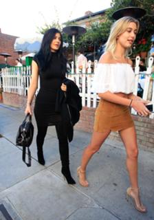 Hailey Bieber feet photo thumbnail