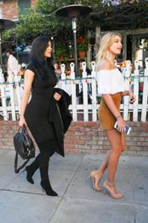 Hailey Bieber feet photo thumbnail