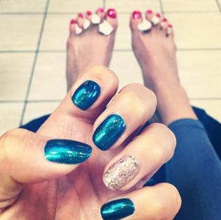Shay Mitchell feet photo thumbnail
