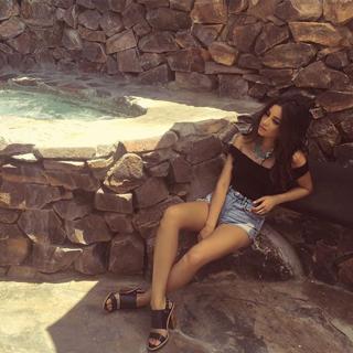 Shay Mitchell feet photo thumbnail